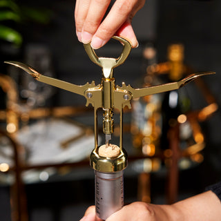STYLISH GOLD FINISH – Gold-plated finish and classic winged corkscrew design marries function and aesthetic for the ultimate home-bar accessory. Add some panache to your bar cart and make your next wine tasting party extra stylish.