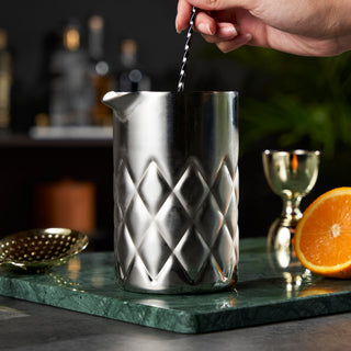 MIX DRINKS AND IMPRESS GUESTS - Stirred cocktails are simple but entertaining. More than just a tool, this mixing glass highlights the magic of mixing classic cocktails while maintaining the integrity of your finest liquors and avoiding dilution.