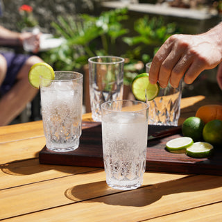 DISHWASHER SAFE HIGH-QUALITY ACRYLIC – Don’t sacrifice style for safety. Dishwasher-safe and shatterproof, these clear acrylic tumblers are designed to give you the presentation of crystal cocktail glassware while being suitable for outdoor use.
