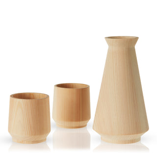 GIFT SAKE SETS TRADITIONAL JAPANESE KITCHEN - The smooth surface and versatility of this sake set for Japanese drinks makes it a perfect housewarming gift, birthday gift, groomsman or bridesmaid gift. Just add a sake bottle for the perfect gift set.