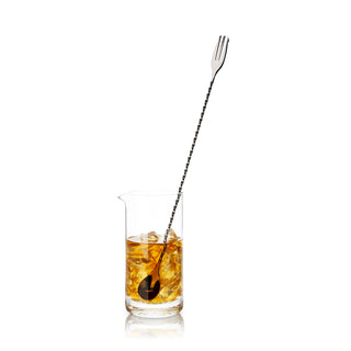 SHOW OFF YOUR BARTENDING SKILLS - Pour liquid along the spiral twisted bartending spoon to create an eye-catching effect and preserve carbonation. Lightly pour liquid over the back of the spoon end above a cocktail glass to create a layering effect.