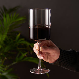 UNIQUE SQUARE DESIGN IN LEAD-FREE CRYSTAL – A unique square silhouette and tall stems give this beautiful lead-free crystal stemware a fresh, unique feel. Enjoy the full aromatic impact of your favorite wine in this set of 18 oz. wine glasses.
