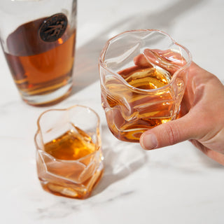 9.5 OZ LEAD-FREE CRYSTAL ABSTRACT WHISKEY GLASSES – The melting or crushed look of these dishwasher safe bourbon glasses makes them stand out while the heavy bottom gives these old fashioned cocktail glasses traditional heft. 9.5 oz capacity.