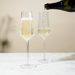 MODERN DESIGN IN CLASSIC LEAD-FREE CRYSTAL – Sleek angles and prismatic facets give this beautiful lead-free crystal glassware set a fresh feel. Enjoy the full celebratory impact of your favorite bubbly in this stylish set of stunning stemware.