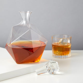 SPARKLING LEAD-FREE CRYSTAL – This beautiful lead-free crystal decanter is crafted for a high-end sipping experience. Timeless elegance and thoughtful details make this barware perfect for serving up your finest Scotch in style.