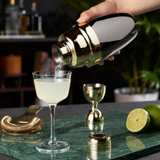 QUALITY FINISH - With 1.35 mm stainless steel walls and a polished gold-plated cap, this professional-grade bartending tool with a built-in strainer ensures high functionality. Shake it like a professional mixologist with this nicely weighted shaker.