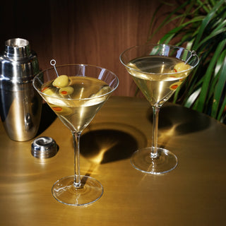 PERFECT FOR COCKTAILS SERVED UP – This classic martini barware set is perfect for a martini, Manhattan, or any drink served up. Shake up your favorite drink and serve it in this stunning glass to enjoy your drink how it was meant to be sipped.