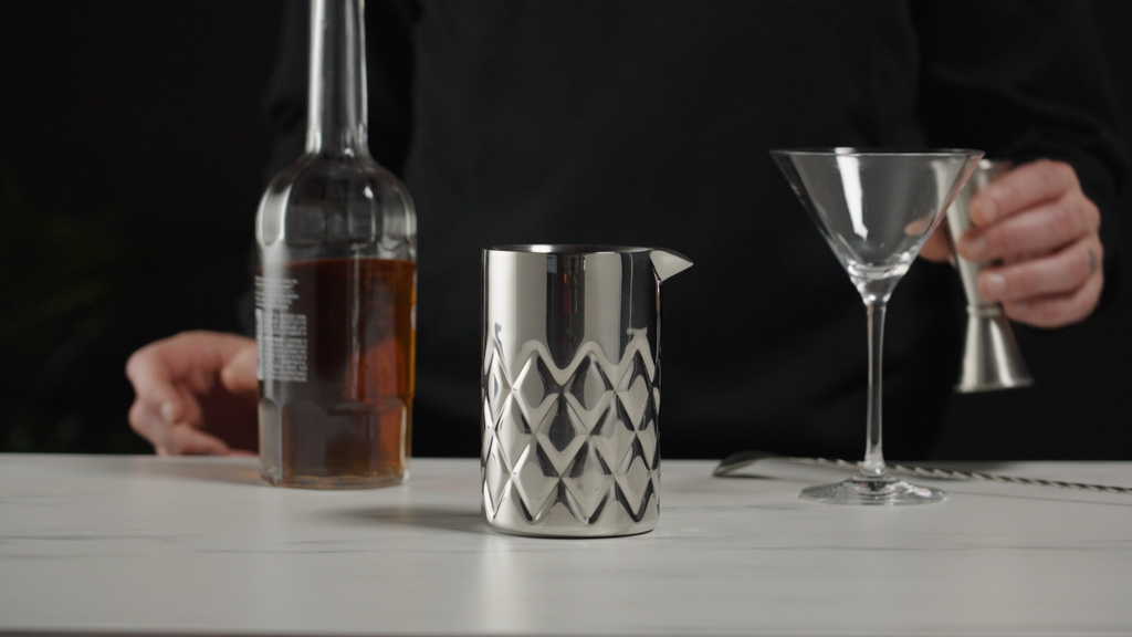 Viski Cocktail Mixing Glass 17 Oz. Crystal Pitcher Thick Base Design  Bartending Glasses - Barware Essentials, Clear