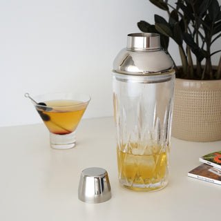 DISHWASHER SAFE CUT CRYSTAL - Unlike stainless steel cocktail shakers, this vintage-style cocktail shaker is perfectly clear thanks to lead-free crystal. The cut glass design shows the beauty of your drink and pairs well with faceted glassware.