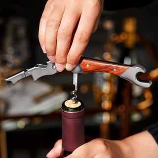 SERRATED FOIL CUTTER – This wood-inlaid wine key comes with a sharp serrated foil cutter that removes foil in seconds. No longer are you left fumbling around while your guests wait, or wrestling with unsightly shredded foil.
