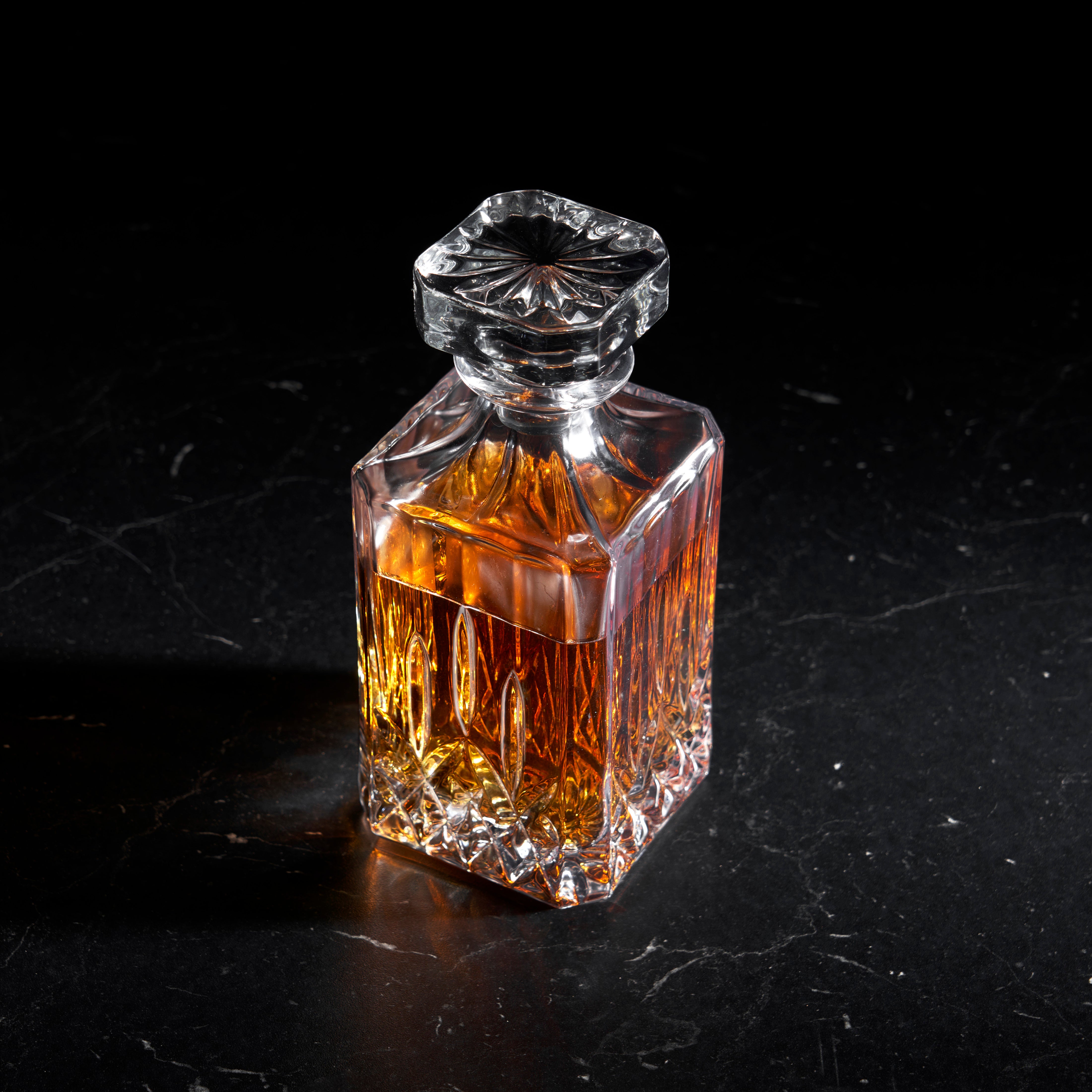 Viski Reserve Milo Crystal Liquor Decanter - Cut Crystal Carafe with  Stopper European Made Home Bar Glassware for Whiskey, Vodka, Gin, 28 Oz -  Set of 1