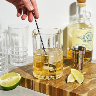 THICKSET BASE PROVIDES STABILITY - Don't worry about your mixing glass moving or sliding. A good cocktail mixing glass is sturdy enough that you can swirl using a bar spoon with one hand while measuring and continuing to make the drink with your other.
