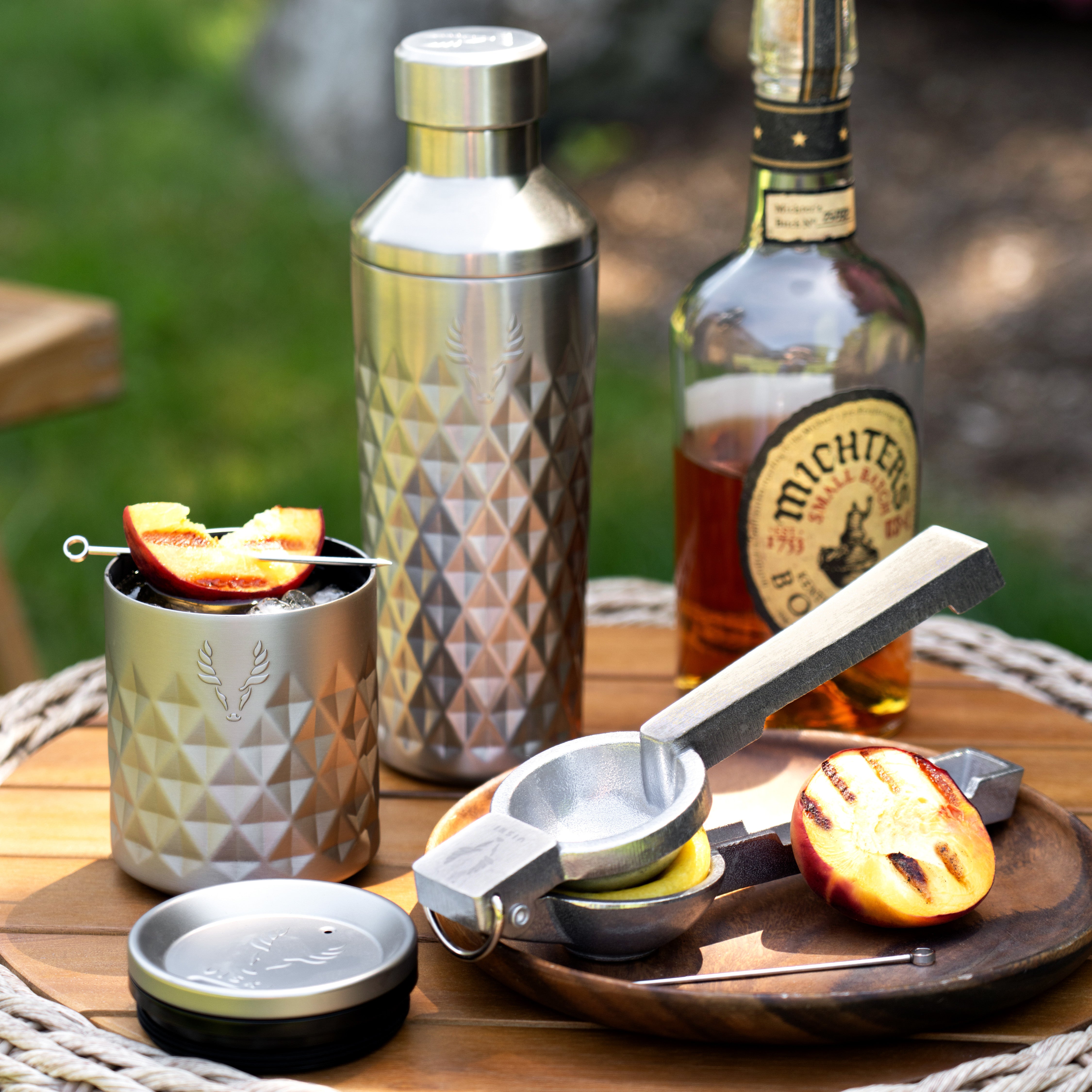 Alcohol Shaker Bottle Cocktail Shaker Top Viski Paragon Stainless Steel Cocktail Shaker, Double-Walled Drink Mixer With Built-in Strainer And Measuring Cap, Perfect For Cocktails, Martini, Mojito,
