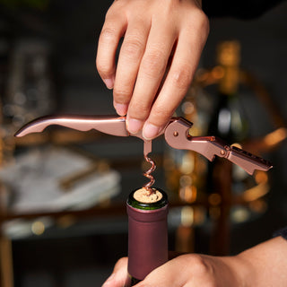 SERRATED FOIL CUTTER – This copper corkscrew comes with a sharp serrated foil cutter that removes foil in seconds. No longer are you left fumbling around while your guests wait, or wrestling with unsightly shredded foil.