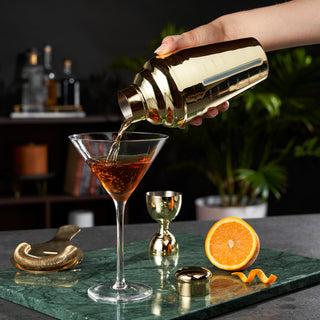 QUALITY FINISH - Crafted from gold-plated stainless steel, this bar tool brings new decadence to your cocktail experience. The shaker includes measurements and a viewing window for perfect ratios every time.
