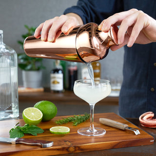 QUALITY FINISH - Crafted from copper-plated stainless steel, this bar tool brings new decadence to your cocktail experience. The generous 25 oz capacity is perfect for batch cocktails and entertaining.