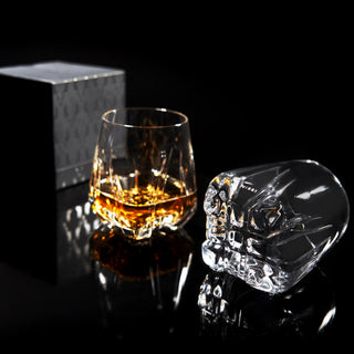 CLASSIC SPARKLING LEAD-FREE CRYSTAL – Celebrate with your favorite bourbon, rum, or rye with beautiful tumblers. Facets send rays of light glittering into your liquor, and the heavy bottom gives this weighted base whiskey glass a traditional feel.