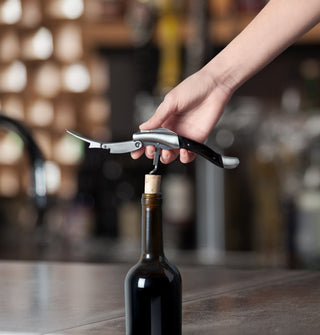 REMOVE CORKS OR BOTTLECAPS IN SECONDS – A great corkscrew is worth its weight in gold. Discover a corkscrew that uses a stainless steel 5-turn worm and leverage technology to remove corks in just a matter of seconds. Includes bottle opener feature.