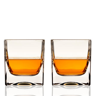 SCOTCH GLASSES MAKE GREAT WHISKEY GIFTS – Give this set of whiskey glasses for men and women as a gift to cocktail lovers, gifts for Father’s day, or housewarming gifts. Impress visitors by sharing your favorite drink in fine crystal glasses with timeless minimalist style.