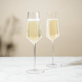 ELEGANT GIFT FOR WINE LOVERS – Impress the wine connoisseur in your life with this flawlessly clear glassware that complements their wine collection. This stemmed sparkling wine wedding glass set makes the perfect Christmas, birthday, or housewarming gift.