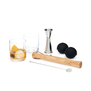 ESSENTIAL BARWARE TOOL SET FOR MIXOLOGISTS - Mojitos, mint juleps, whiskey smashes and Caipirinhas don't have to be left to the pros. This barware set has everything an aspiring mixologist needs to make their own muddled cocktails.