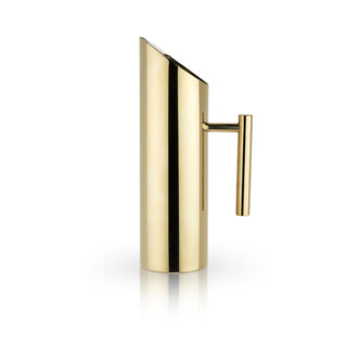 STUNNING GOLD PITCHER - This elegant modern pitcher is made of stainless steel and plated in lustrous gold. With a tall, slender silhouette and minimalist design, this serving carafe is a perfect centerpiece for a luxurious dinner party.