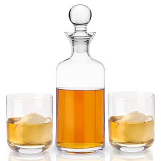 STYLISH DECANTER SET – Give your fine liquor glassware to match. The minimalist design of this contemporary decanter and tumblers gives this crystal bar set effortless elegance. Decanter holds 44 oz and tumblers 12 oz of your favorite Scotch or gin.